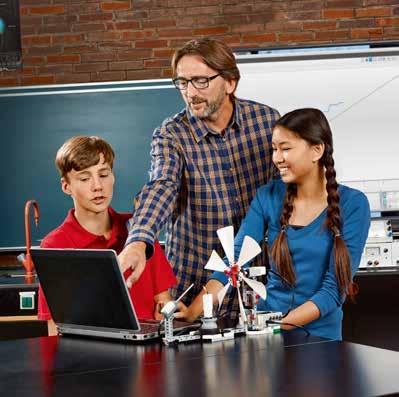 Inledning LEGO Education teamet har nöjet att presentera LEGO MINDSTORMS Education EV3 för grundskolans årskurs sju till nio samt gymnasieskolan.