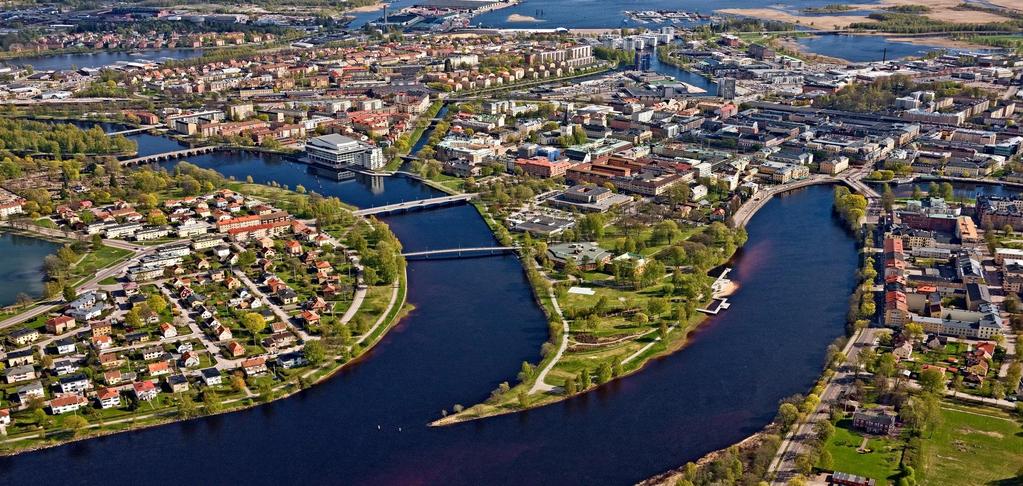 KARLSTAD staden vid vattnet En av landets 25 största städer. Drygt 90 000 invånare. Vid Vänerns strand och mitt i Klarälvens delta.