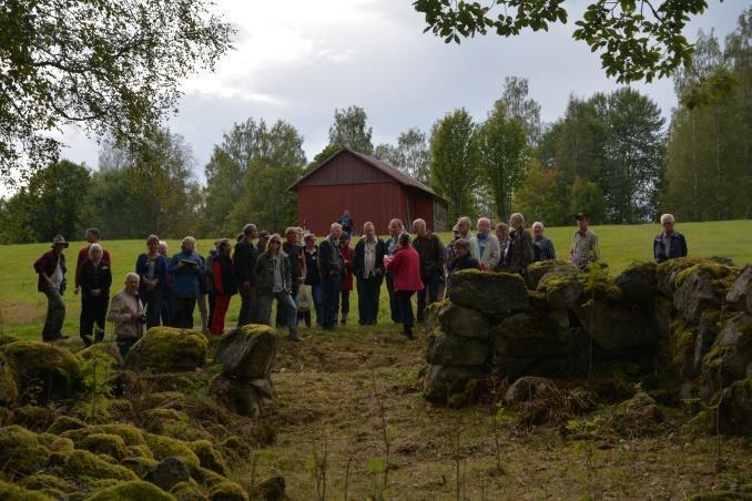 Vid Timbonäs I bygden har det inte förekommit något egentligt fäbodbruk men man höll sig med sommarladugårdar på gränsen mellan gårdarnas inägor och utägor.