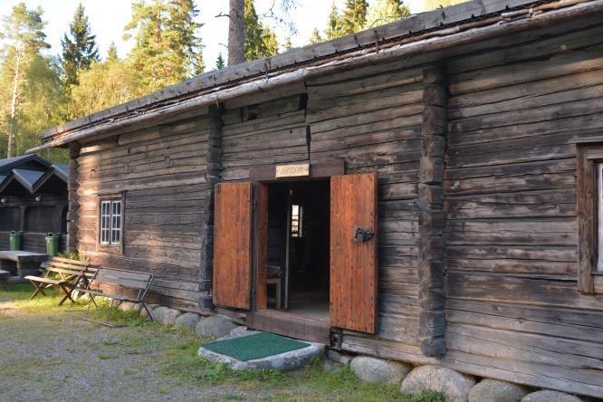 Samtalet om bevarandefrågor fortsatte vid kveien, vars murverk kan ha fungerat som sommarladugård eller mjölkningsfålla.