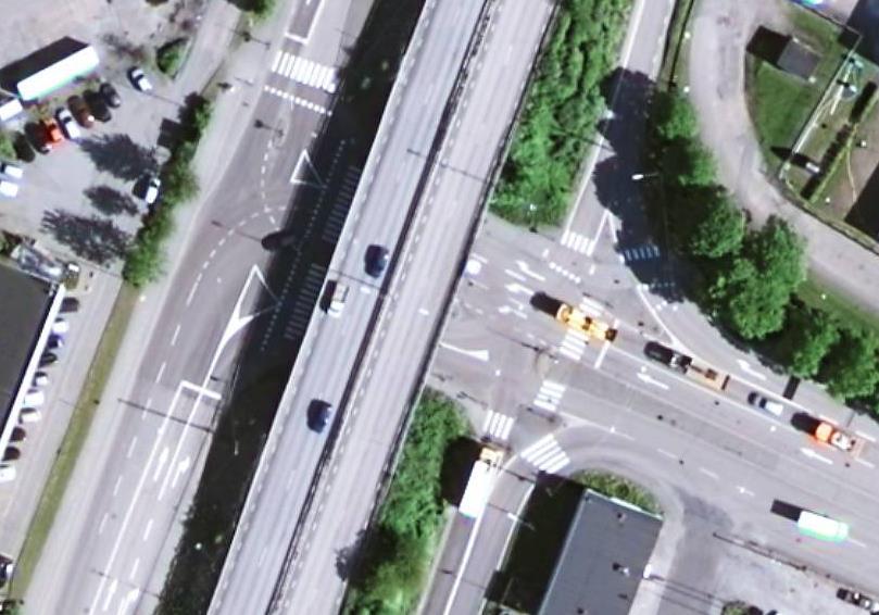 Figur 17. Befintliga broar över Slakthusgatan Bankpålningen till de angränsande bankarna utgörs av betong/träpålar med en varierande längd mellan 25 och 60 meter.