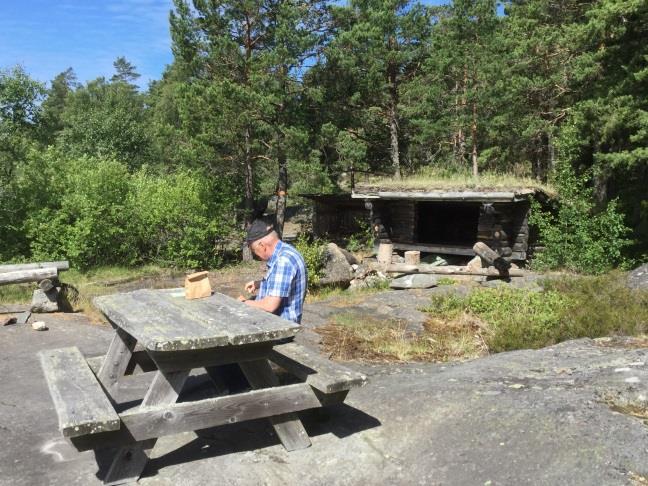 SSO Valdemarsvik och tar dig söder ut via Östgötaledens markeringar till Storsjön.