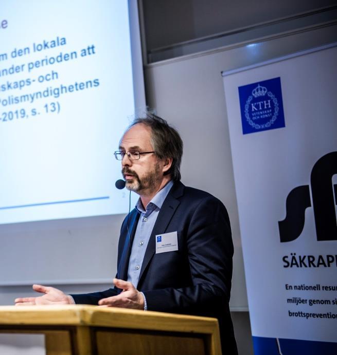 Teori i praktiken Peter Lindström Peter Lindström talade om vikten av erfarenhetsbaserad kunskap och dess förmedling, att utvärdera åtgärder, och orsaker till positiva och negativa resultat.
