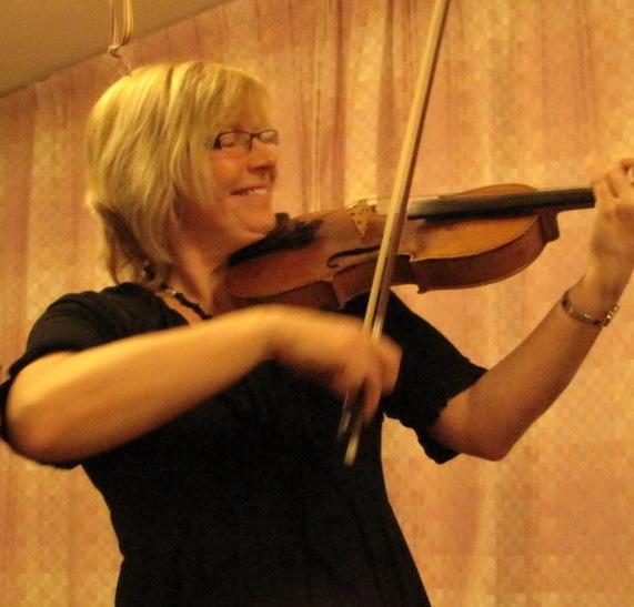 Pia Ansvarig utgivare: Kjerstin Lindström 08-583 561 66 Redaktionen: Lars-Åke Callander 08-776 02 40 Roland Sandström 08-730 18 60 E-post: snyt@soderringen.