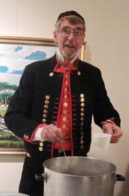 Luciasamkvämet 11 december 2010 Den 14 december 2002 firade vi Lucia i Midsommargården vid telefonplan för första gången. Då serverade jag glögg och hälsade välkommen när gästerna kom.