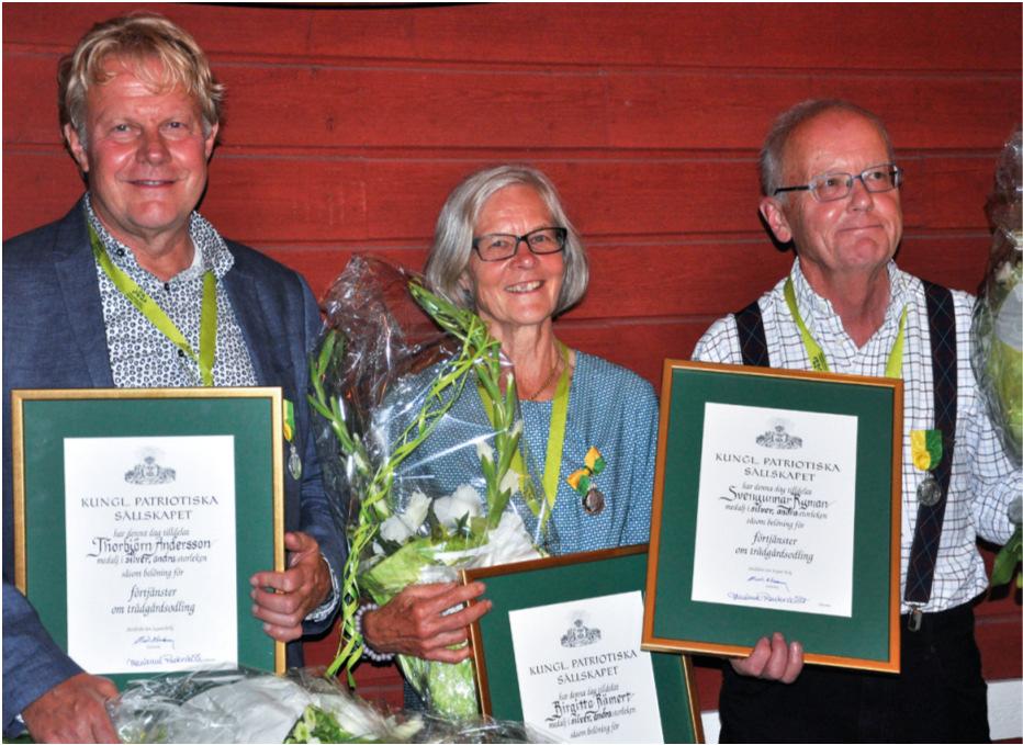 Kungl. Patriotiska Sällskapets medaljer Riksförbundet har sedan 1945 haft förmånen att föreslå mottagare av Kungliga Patriotiska sällskapets medaljer för förtjänster inom trädgårdsodling och biodling.