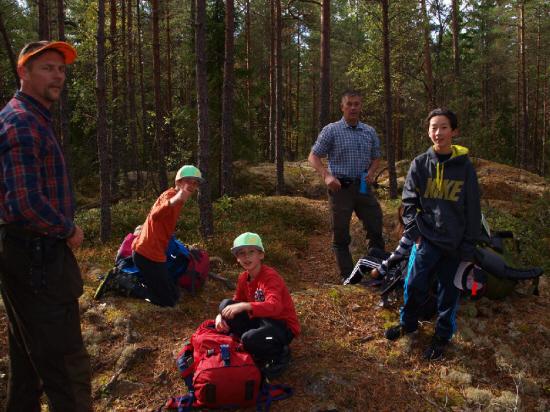 -- 7 -- Oktober 2014 Trifolium. 51 deltagare från vår förening började lära sig gammeldansens grunder. Många av deltagarna hade sina barn med och den yngsta var bara 13 år.