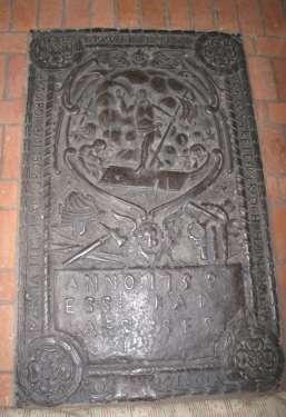 fall endast inskriptionen. Gjutmodellen är daterad 1693 och hällen i Kils kyrka 1759.