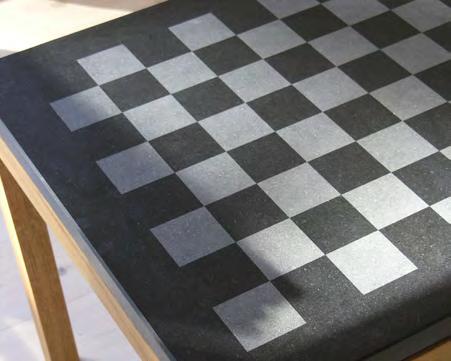 Elegant schackbräde för utemiljön som bordsskiva. Den svarta diabasen ger god kontrast mellan den slipade och den blästrade ytan. 9.