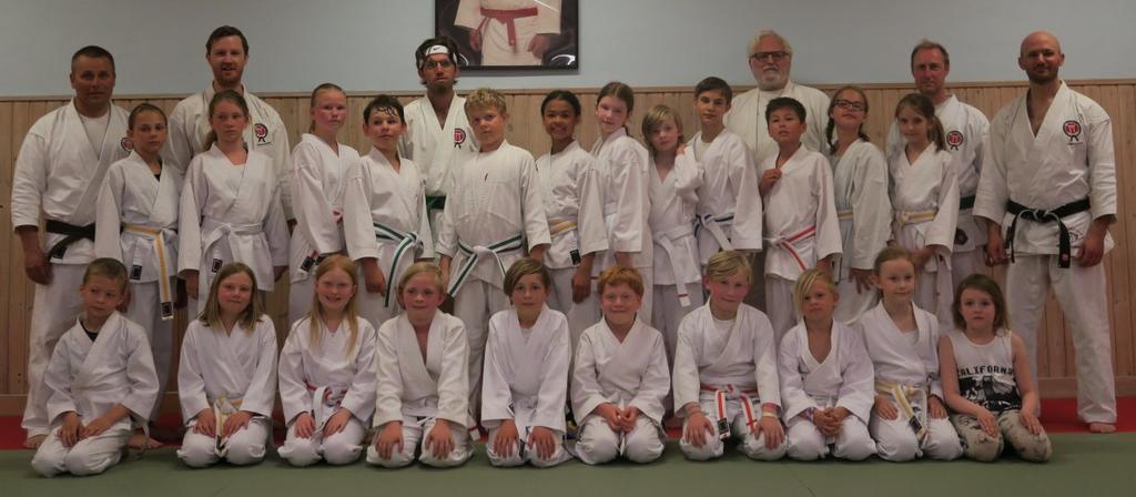 Barnläger med graderingar Kyo Jiujitsu anordnade vårterminens barnläger söndagen den 20 maj kl. 10 14 på Sörredsgården. Totalt var det 22 barn som tränade.