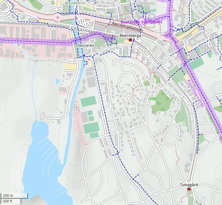 4 GÅNG OCH CYKELNÄT Skolans placering N Figur 4-1 cykelkarta (källa: OpenStreetMap). Direkt öster om skolan går cykelvägen som leder till centrala Åkersberga i norr och mot Tunagård i söder.