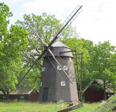 Kärnområdet Grisbäcks by med medeltida anor har idag bebyggelse från sent 1800-tal och tidigt 1900-tal. Att gårdarna ligger som i en klungby vid vägkorsningen mitt i byn ger en ålderdomlig karaktär.