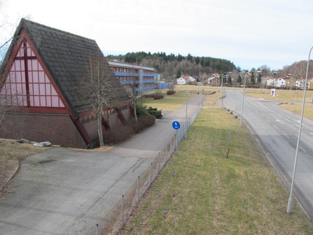 väster.