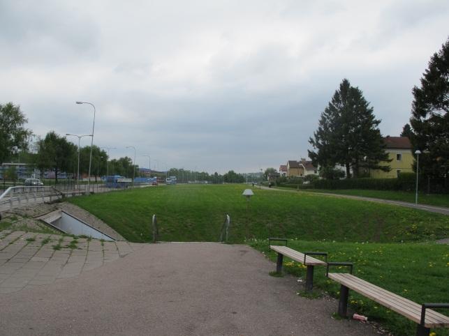 Kyrkåsberget till höger