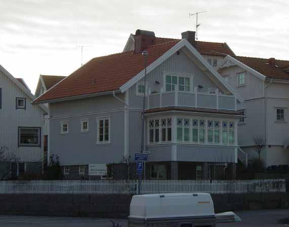 Kaptensgatan 1 Hunnebo 1:88, byggt 1864 Värden att bevara: Husets placering, proportioner, granitgrund, granittrappa.
