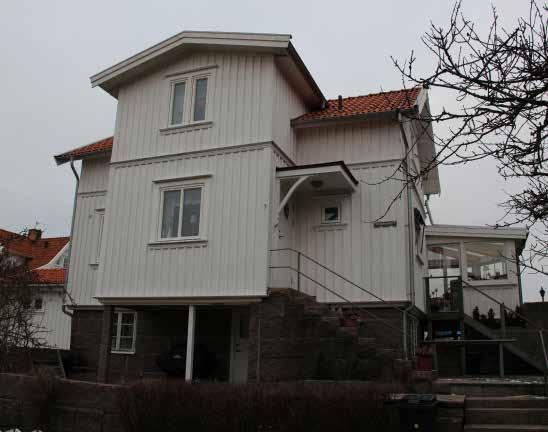 Styrmansgatan 1 Hunnebo 1:208, byggt 1913 Värden att bevara: Husets proportioner, granitgrund och trappa, inglasad entré och dess fönster, takets vinklar, trädgården.