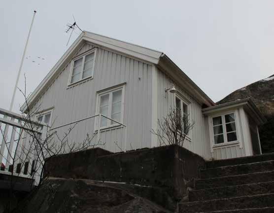 Motivering: Huset är mycket välbevarat och det är ett av flera äldre karaktärsskapande byggnader i Hunnebostrand samt har ett stort miljöskapande värde med gavel mot havet och Södra Strandgatan.