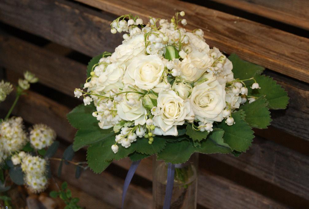 Vårens blomsterkurser BUKETTKVÄLL MED VINTAGE KÄNSLA Kom och bind två vackra buketter med tema vintage i färg och blomval.