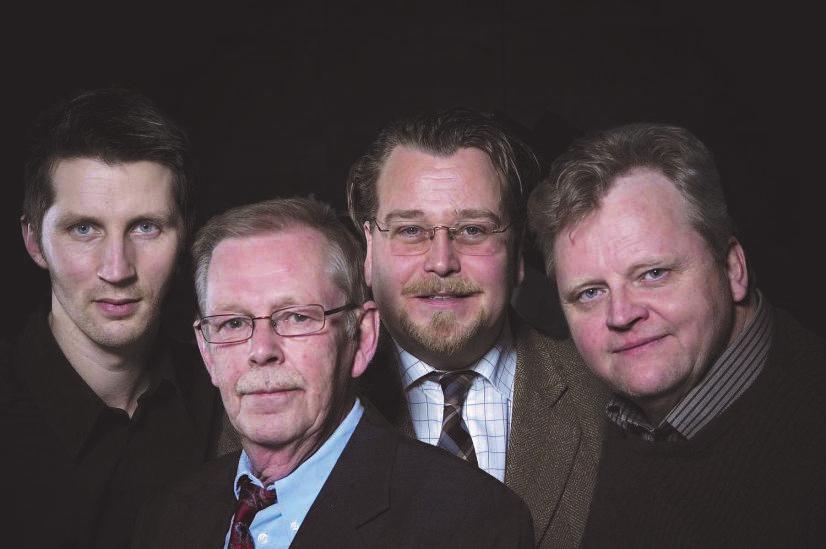 Dennis Östryd med Björn Dahlin trio och Erik Söderlind 10/11 Det är återigen dags att gratulera JANO- publiken till en musikupplevelse utöver det vanliga när Östgötas sångstorhet Dennis Östryd och