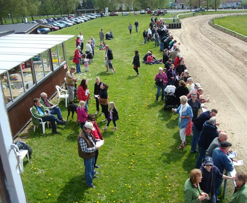 nummer 2 2012 Säsongen i gång i Tommarp Den 19/5 var det säsongsstart i Tommarp med gott om publik