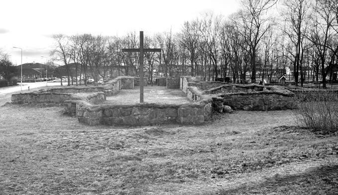 Fig. 4. Ruinen efter kyrkan i Getakärr, byggd kring år 1300. Foto: A. Andersson.