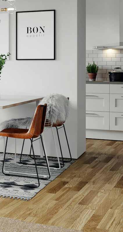 Vattenburen/Elektrisk handukstork. Tak Målat vitt Innertak badrum Vitt akustiktak Övrigt arderob enligt ritning av fabrikat Ballingslöv med lucka Harmoni slät vit.