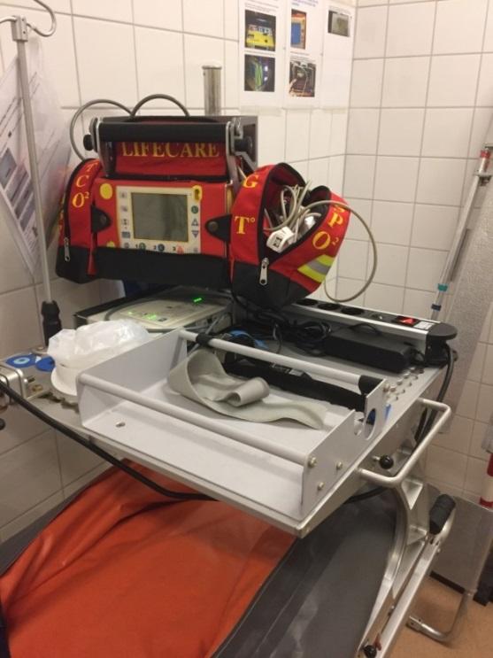 Ordinarie mobimed i fordon används. Se uppkopplingslathund på båren.