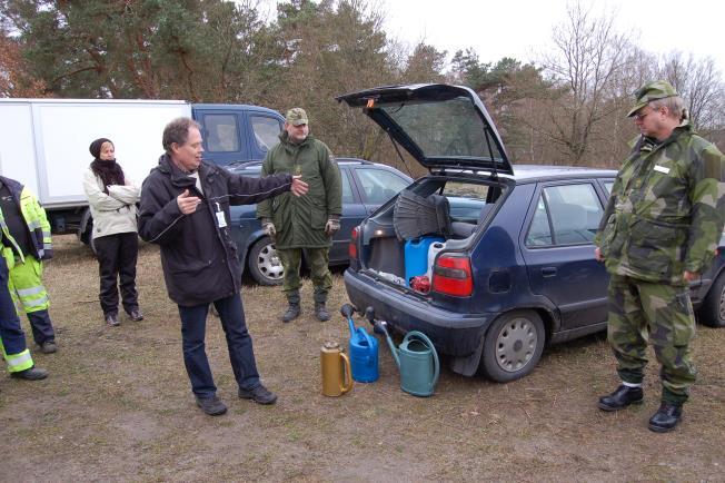 Så kallad naturvårdsbränning kan användas dels som restaurering inför återupptaget bete, dels som årlig skötsel för att ersätta bete och slåtter.