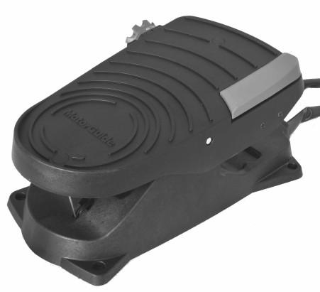 INSTALLATION OCH DRIFT AV TROLLINGMOTOR VIKTIGT! Fästet måste ligg jämnt n mot gummiisoltorern innn det skruvs fst i däcket nnrs kommer det tt kärv, vilket gör det svårt eller omöjligt tt loss det.
