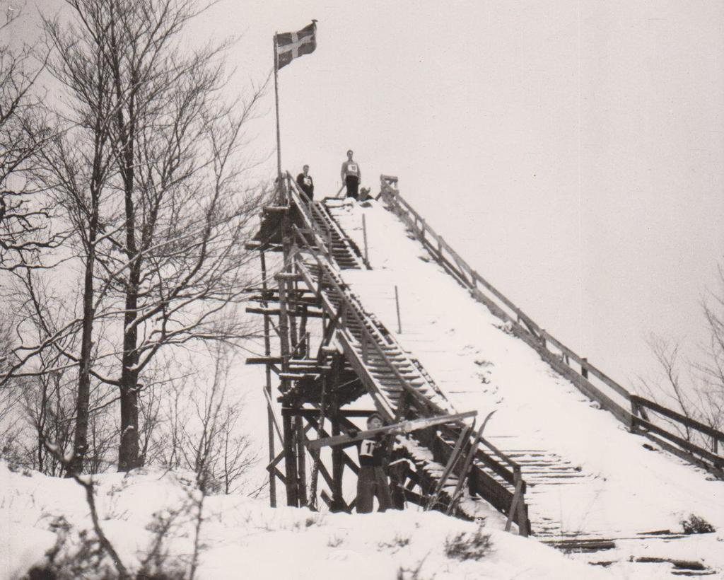Foto: Sven Rosengren, Tyringe Foto Sven Rosengren, Tyringe På bilden ovan, stående t.h. uppe i tornet, ser vi Tyringesonen Ingvar Callmer (1928-2010) förbereda sig inför ett hopp.