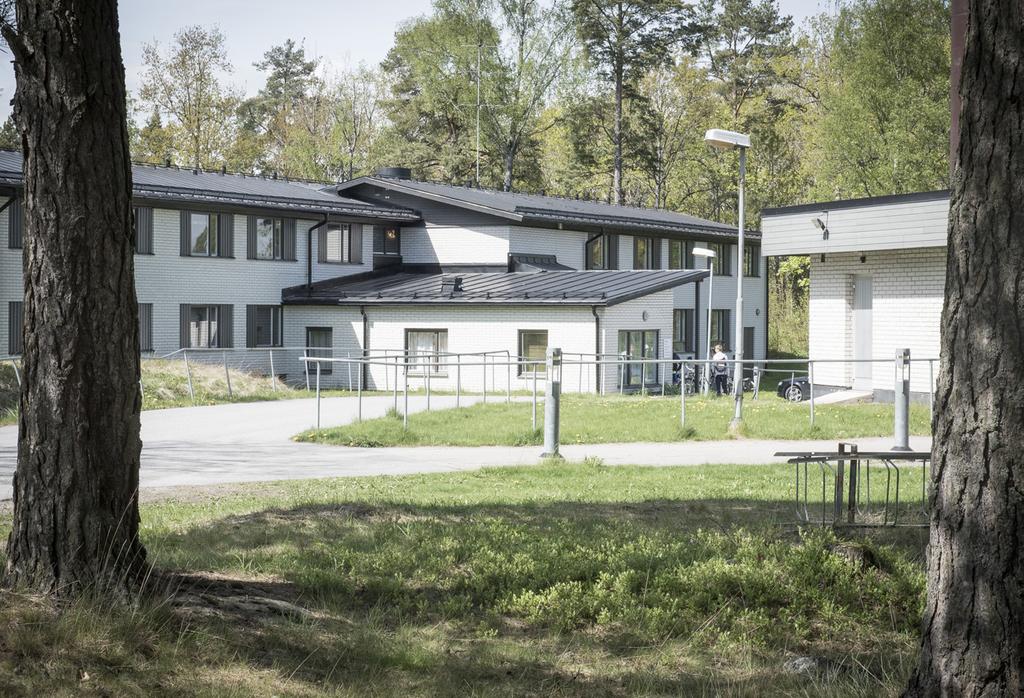 huvuduppdrag är utbildning av officerare Frälsningsarméns Officersskola Officersskolan ligger på Ågestagården utanför Farsta i Stockholm, en naturskön plats med sjön Magelungen, en golfbana och ett
