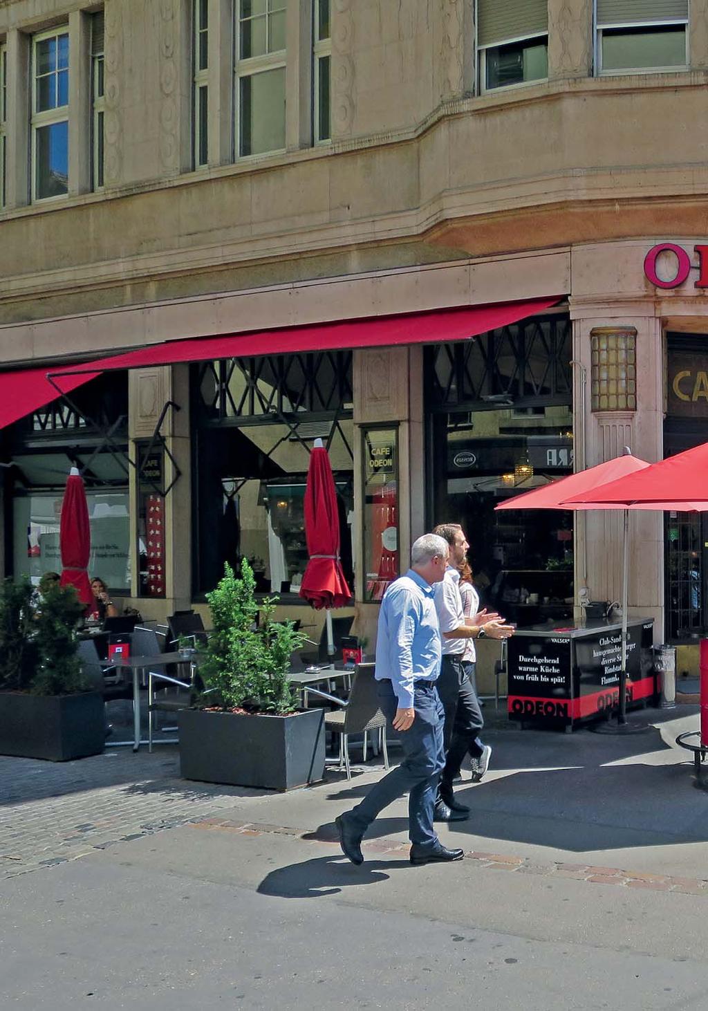 Revolutionären på Café Odeon Text och foto Carl-Henrik Larsson I år är det 100 år sedan Vladimir Lenin och bolsjevikerna tog makten i Ryssland genom oktoberrevolutionen 1917, en händelse som