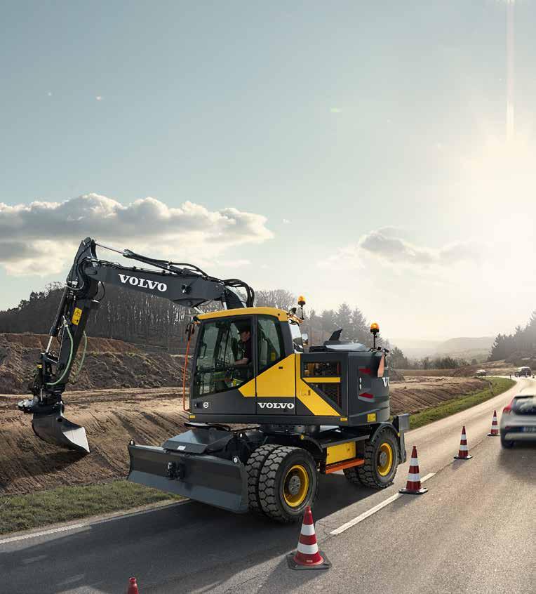 NYA volvo EWR150E 15 ton som arbetar inom en svängradie på 1,72 meter Upplev nya Volvo EW60E Med nya EW60E lanserar Volvo en helt ny maskinklass till sitt sortiment: en 6-tons grävmaskin.