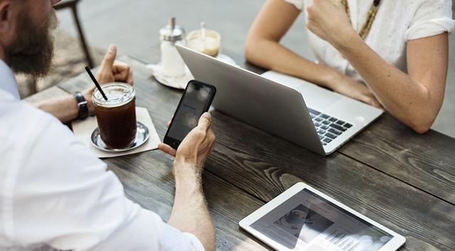 budskap. När man använder data från exempelvis Google är den baserad på antaganden om personens ålder och intressen, ofta framtagen med hög precision.
