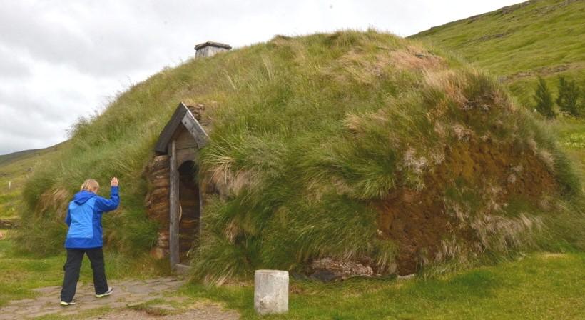 Jag hade precis innan Islandsresan läst Margit Sandemos bokserie Häxmästaren som delvis utspelar sig på Island och under samma tidsperiod som museet visar.