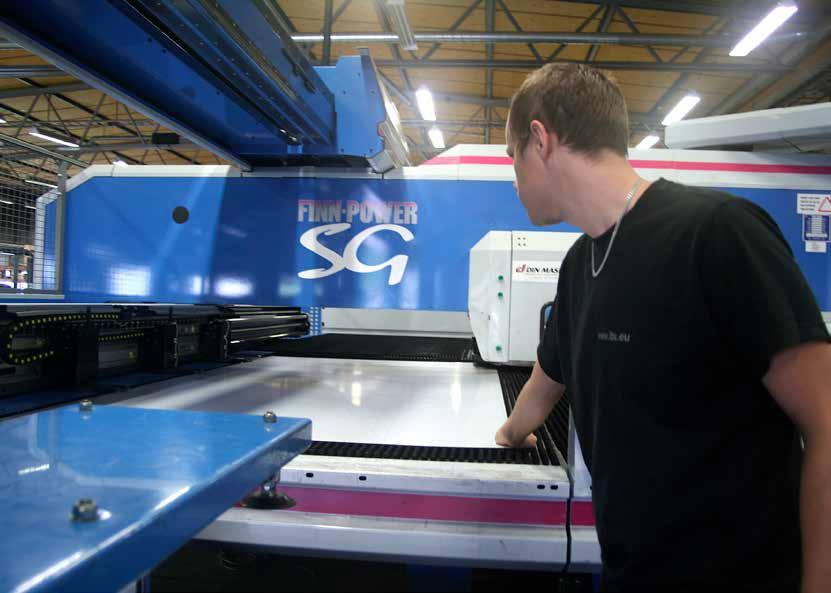 Tillverkning CNC-styrd stans och klippning CNC-styrd kantpressning Motståndssvetsning Tillverkningen sker i