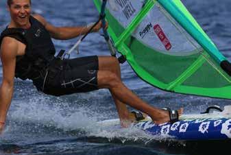 SVENSK SEGLING: KAPPSEGLING Svenska internationella framgångar Svenskt VM-guld i Fareast28R Efter en tight kamp, i varierande vindar, stod tillslut Team Griffin Sailing från Malmö/Lomma som segrare i