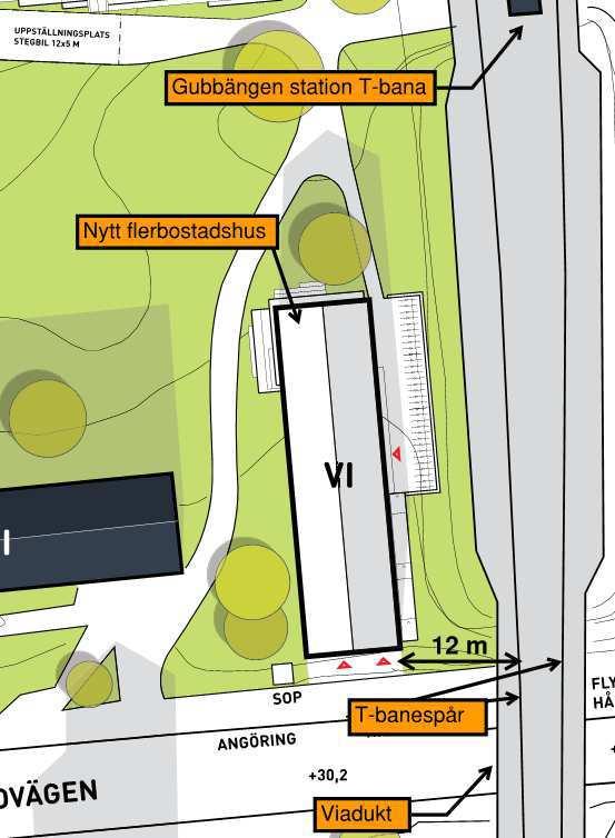 Figur 4. Flerbostadshusets placering intill tunnelbanespåret.