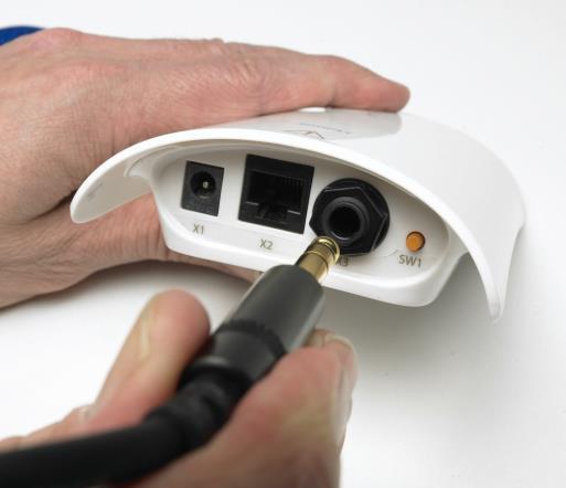 9. Kontakter och inkoppling Anslut sensorn (sängsensor) och koppla in strömadapter om så önskas.