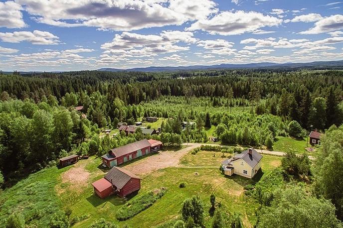 Vansbro Nås Kvarnholn 3 Utgångspris 750 000 kr Rum 4 rum, varav 2-3 sovrum Boarea 79 kvm + 8 kvm Tomt 9