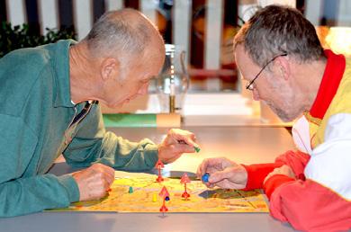 Jag tror att jag bidrog med det äldsta, ett gammalt hederligt tärningsspel ritat av Bertil Almqvist, pappa till exempelvis Aftonbladets På tapeten och Barna Hedenhös.