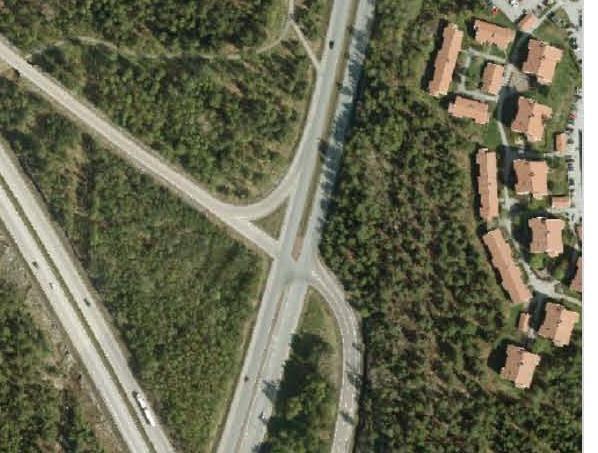 Denna ger trafikanter möjlighet att köra via den andra länken mot Granhammarsvägen om de ser att köer uppstått på just den koppling de färdas på (se rött i bild 10).