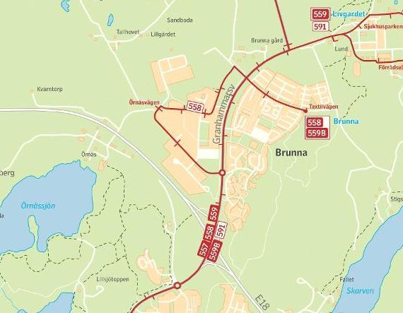 Däremellan har vägrenen på västra sidan avskilts från körbanan med lätta pollare och används för gång och cykel. Kommunen avser att bygga ut den felande länken.
