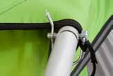 Första montering och uppbyggnad av Croozer Kid Montera och demontera handtaget och fångremmen Handtaget har två funktioner: Om cykelvagnen används som barnvagn eller terrängvagn