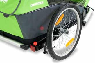 Använda Croozer Kid Använda Croozer Kid Dra åt och släppa parkeringsbromsen Parkeringsbromsen förhindrar att Croozer Kid rullar iväg av misstag när den står stilla.