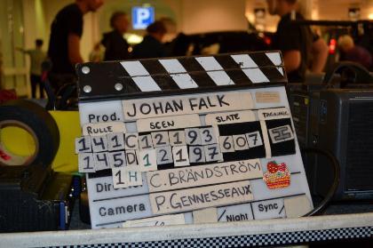 http://www.filmivast.se/sv/film-i-vast/under-inspelning/action-mitt-i-goteborg-med-johan-falk/ Action mitt i Göteborg med Johan Falk "Tystnad, tagning...". Dags för inspelning av sex nya Johan Falk-filmer.