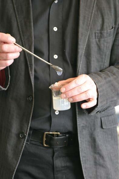 Nanokristallin cellulosa har många intressanta materialegenskaper och kan användas som exempelvis byggmaterial, biokompositer, tryckt elektronik och färgtillsatser.