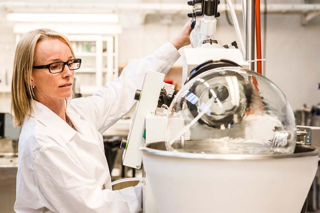 Karin Johnson kommer närmast från ett kemikonsultbolag och arbetade dessförinnan nio år inom AstraZenecas forskningsavdelning i Södertälje.
