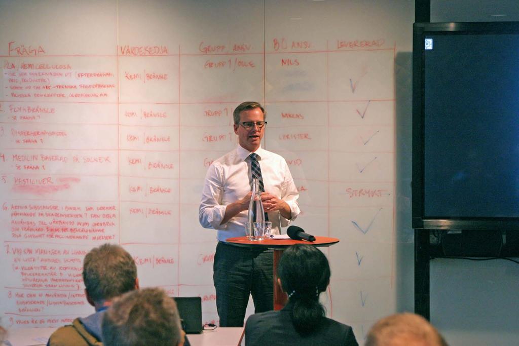 Bioekonomin innebär en möjlighet att återindustrialisera Sverige och ligger väl i linje med tankarna kring ett innovationsråd, sa Mikael Damberg.