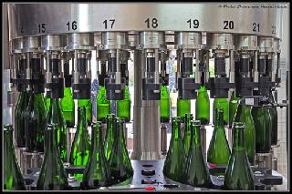 De mindre, men berömda champagnehusen Pommery Reims 5,5 miljoner flaskor/år Bollinger Aÿ 2,1 Louis Roederer Reims 2 Ruinart Reims 2 Deutz Aÿ 1,5 Gosset Aÿ 1 Henriot Reims 1 Pol Roger Epernay 1 Moët &